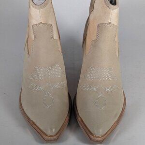 Dolce Vita Cream/Tan cowgirl ankle boots. Size 7, slight heels for comfort